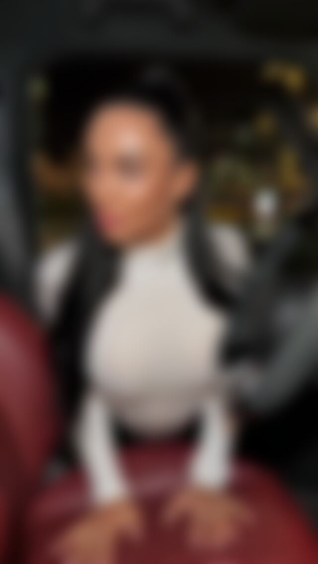 Дорогая эскорт модель Москвы - Алена Черновол в мехах