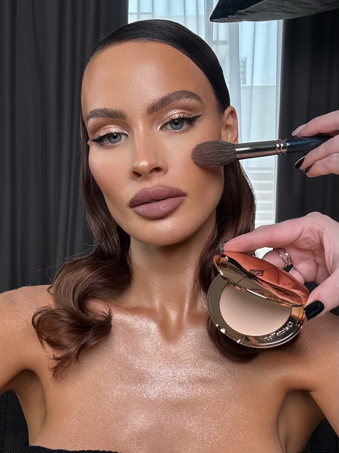 Анна Лорд - эскорт модель в Москве на деловом мероприятии