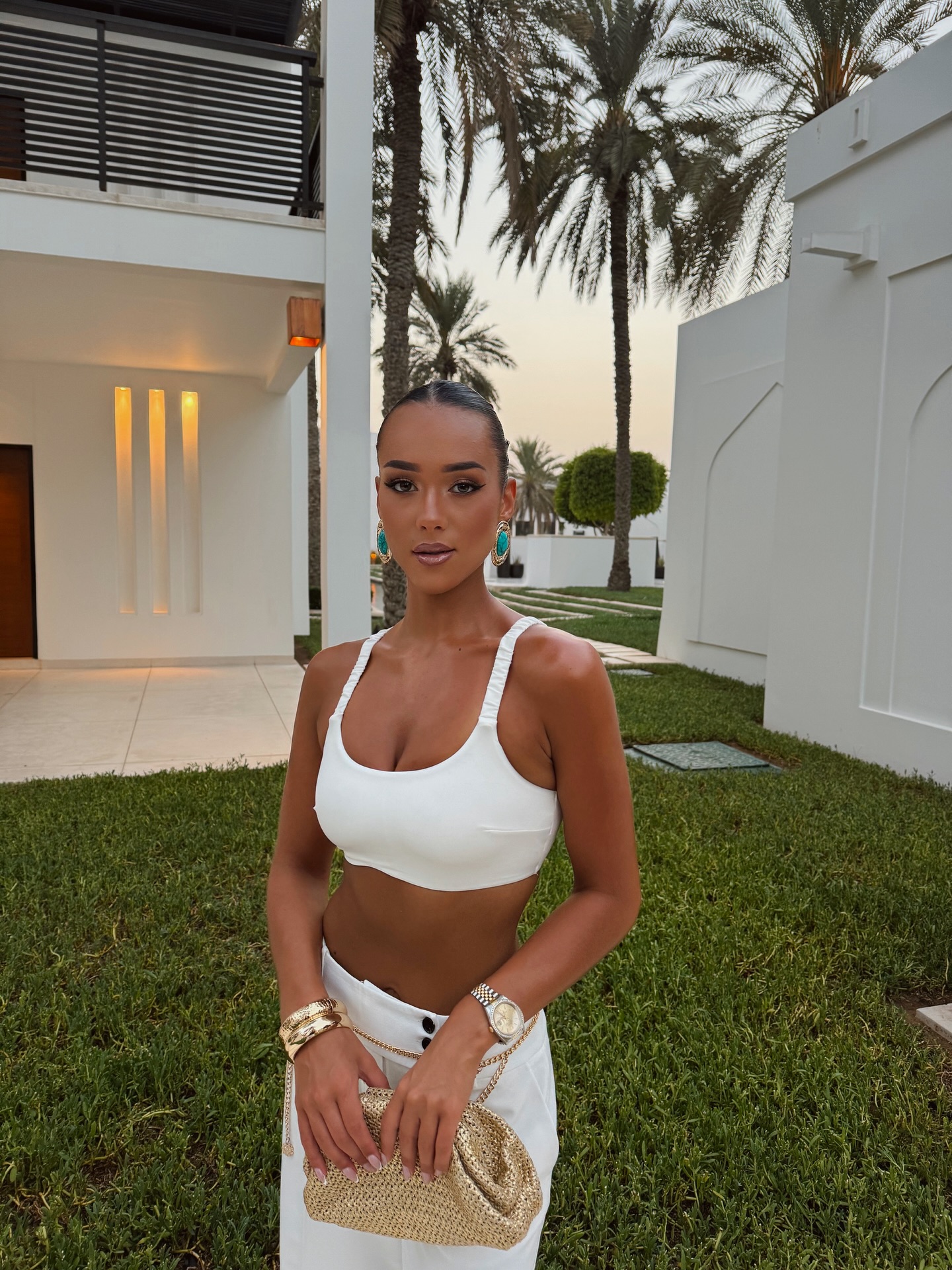 Тамара Araschofield в элегантном вечернем наряде для выступлений