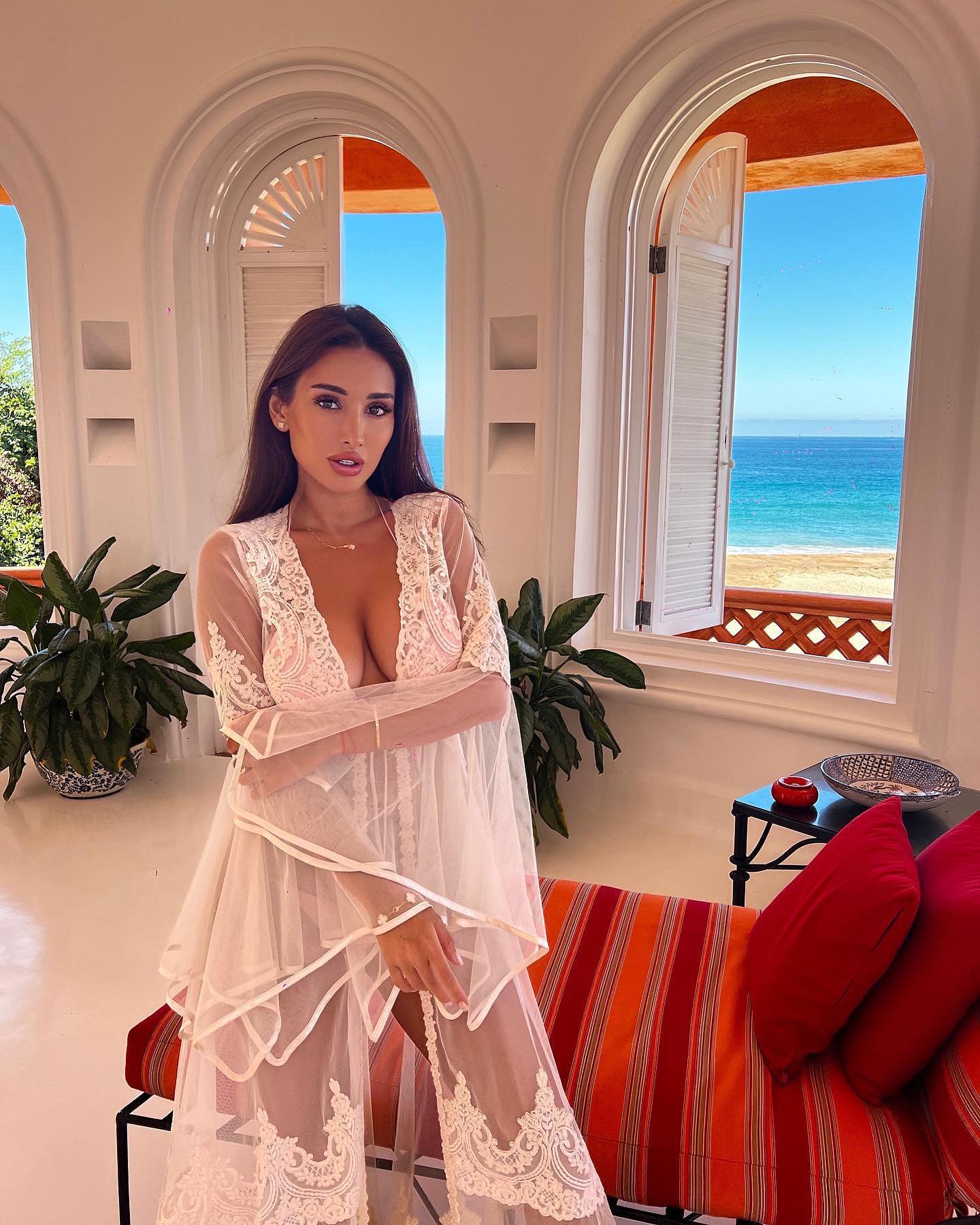 Ирина Петра спутница для мероприятий Дубай Москва вылеты по миру