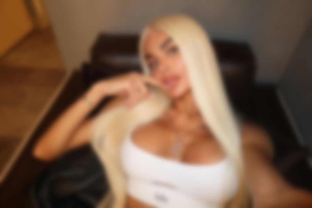 Элитный эскорт Москва - высокая блондинка для статусных мероприятий